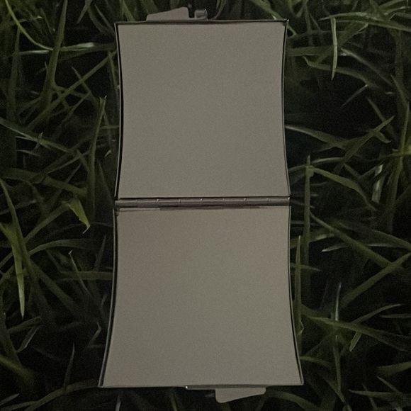 🎉❤️ NEW Jacie Rhinestone Leopard Compact Makeup Mirror Gifts - Picture 2 of 4